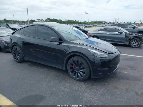 7SAYGDEF9RA285105 2024 TESLA MODEL Y - Image 1