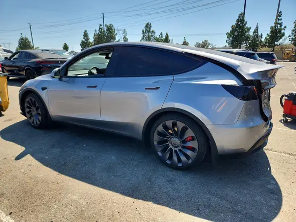 7SAYGDEF9RA296461 2024 TESLA MODEL Y - Image 2