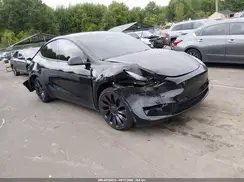7SAYGDEF9RA299280 2024 TESLA MODEL Y