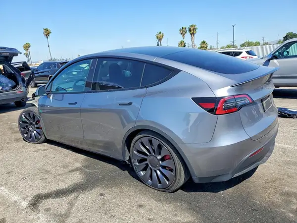 7SAYGDEF9RA300783 2024 TESLA MODEL Y - Image 2
