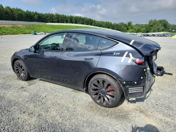 7SAYGDEF9RA322556 2024 TESLA MODEL Y - Image 2