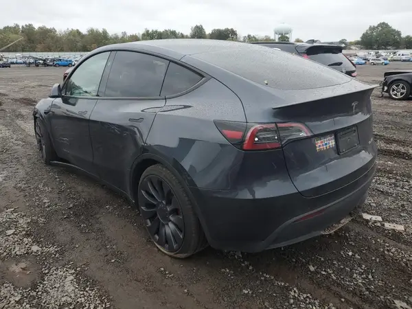 7SAYGDEF9RA322718 2024 TESLA MODEL Y - Image 2
