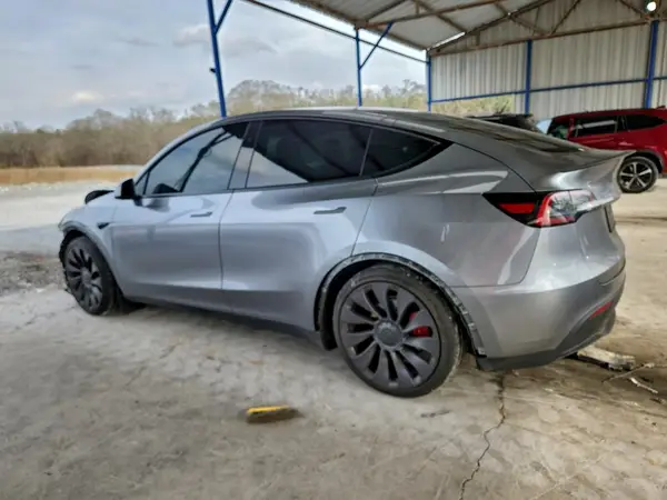 7SAYGDEF9RA327613 2024 TESLA MODEL Y - Image 2