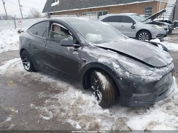 7SAYGDEF9RF022048 2024 TESLA MODEL Y - Image 1