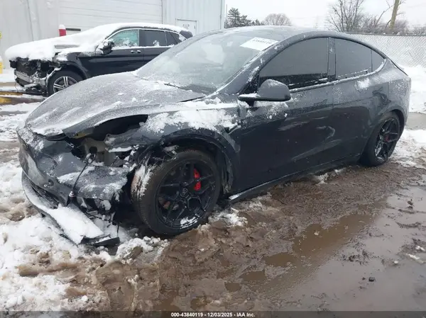 7SAYGDEF9RF022048 2024 TESLA MODEL Y - Image 2