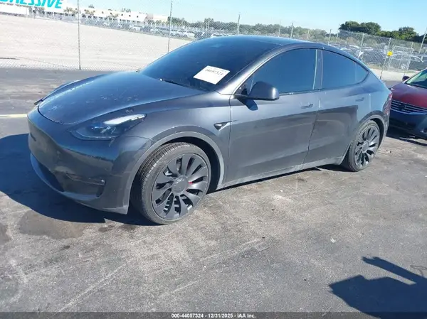7SAYGDEF9RF024592 2024 TESLA MODEL Y - Image 2