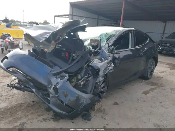 7SAYGDEF9RF050481 2024 TESLA MODEL Y - Image 2