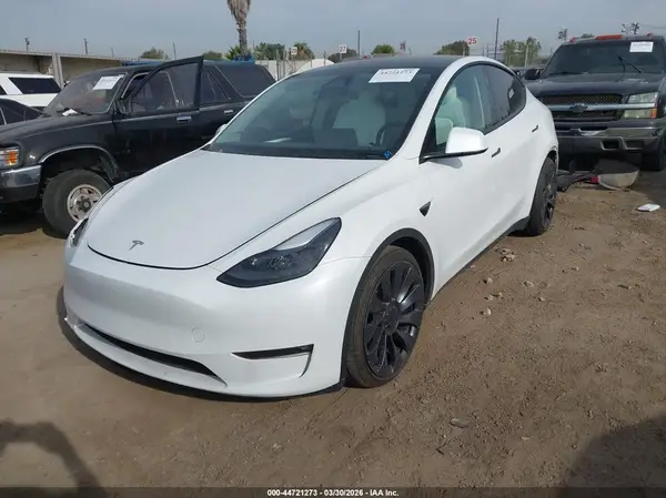 7SAYGDEF9RF061075 2024 TESLA MODEL Y - Image 2