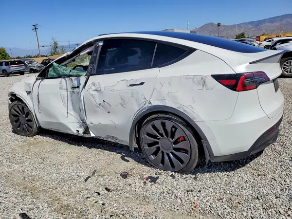 7SAYGDEF9RF072254 2024 TESLA MODEL Y - Image 2