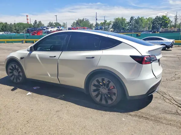 7SAYGDEF9RF083528 2024 TESLA MODEL Y - Image 2