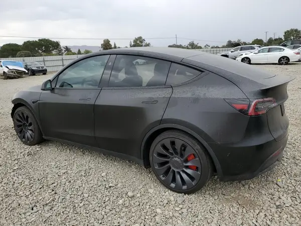 7SAYGDEF9RF213940 2024 TESLA MODEL Y - Image 2