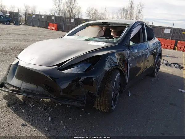 7SAYGDEF9SA336835 2025 TESLA MODEL Y - Image 2
