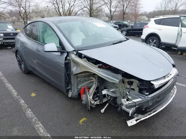 7SAYGDEF9SA340299 2025 TESLA MODEL Y - Image 1