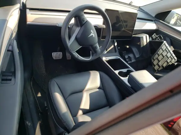 7SAYGDEF9SA340920 2025 TESLA MODEL Y - Image 8