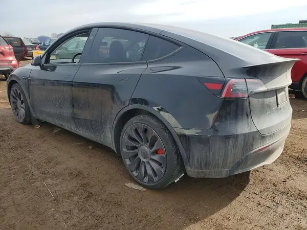 7SAYGDEF9SA341887 2025 TESLA MODEL Y - Image 2