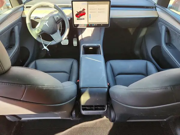 7SAYGDEF9SA363954 2025 TESLA MODEL Y - Image 8