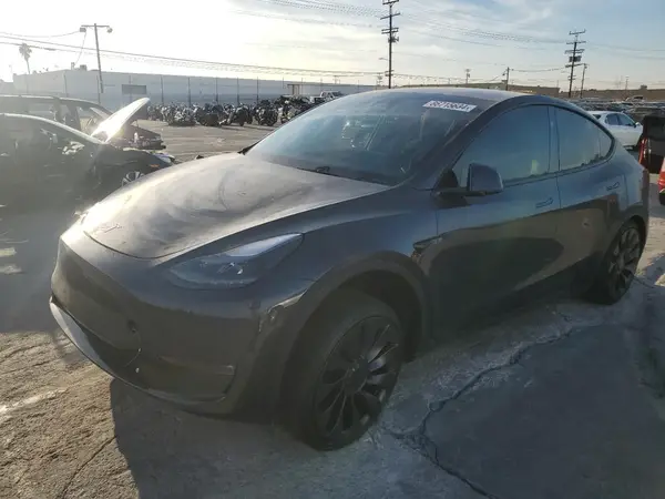 7SAYGDEF9SF218903 2025 TESLA MODEL Y - Image 1
