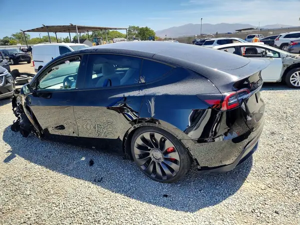 7SAYGDEF9SF261606 2025 TESLA MODEL Y - Image 2