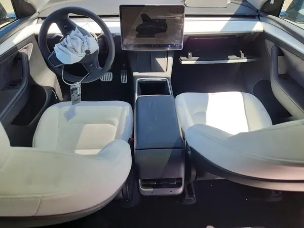 7SAYGDEF9SF261606 2025 TESLA MODEL Y - Image 8
