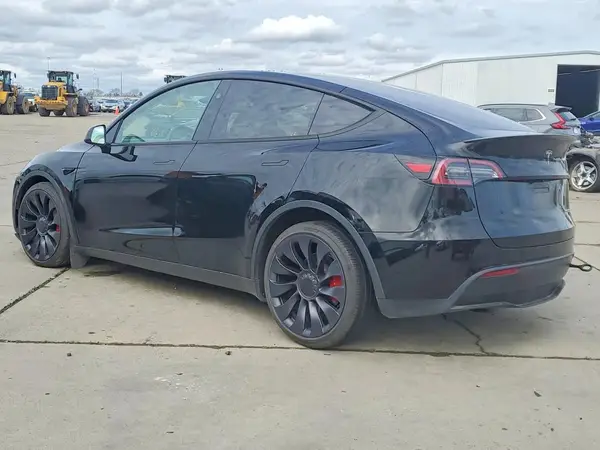 7SAYGDEF9SF266451 2025 TESLA MODEL Y - Image 2