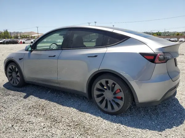 7SAYGDEF9SF272833 2025 TESLA MODEL Y - Image 2