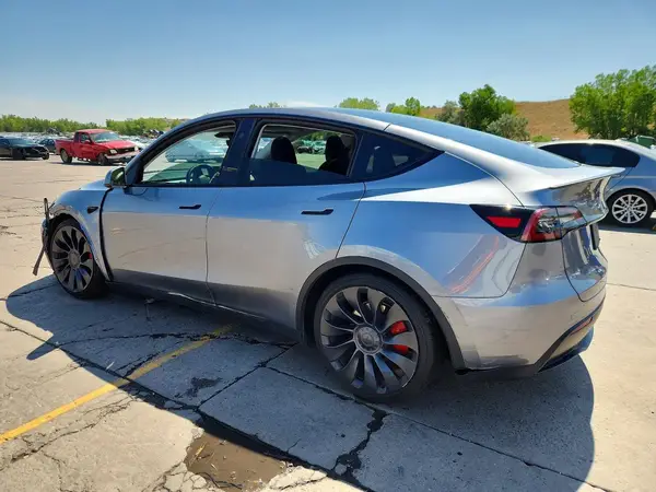 7SAYGDEF9SF299272 2025 TESLA MODEL Y - Image 2