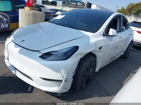 7SAYGDEF9SF304440 2025 TESLA MODEL Y - Image 2