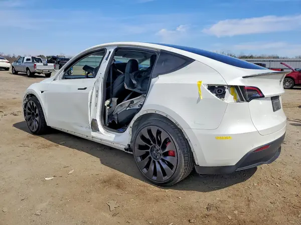 7SAYGDEFXNF308114 2022 TESLA MODEL Y - Image 2