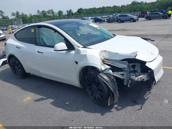 7SAYGDEFXNF327701 2022 TESLA MODEL Y - Image 1