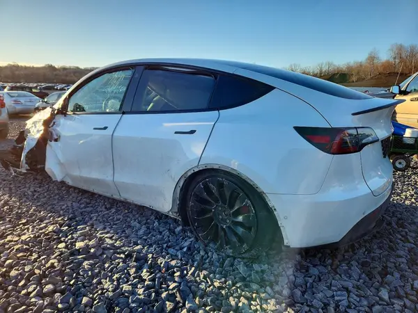 7SAYGDEFXNF337449 2022 TESLA MODEL Y - Image 2