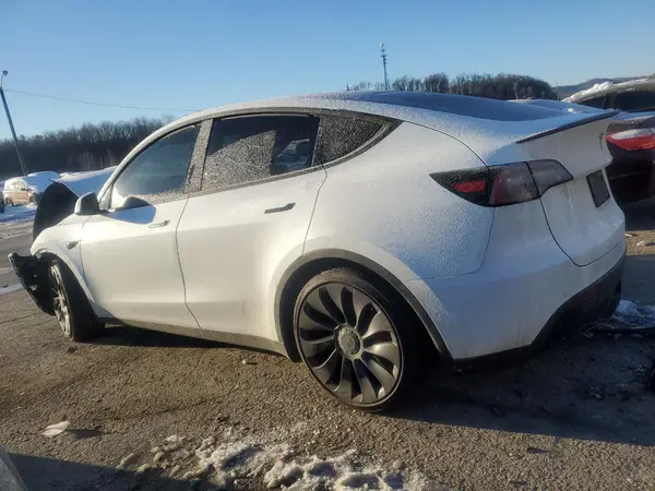 7SAYGDEFXNF381791 2022 TESLA MODEL Y - Image 2