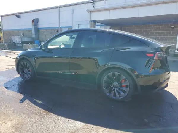 7SAYGDEFXNF387980 2022 TESLA MODEL Y - Image 2