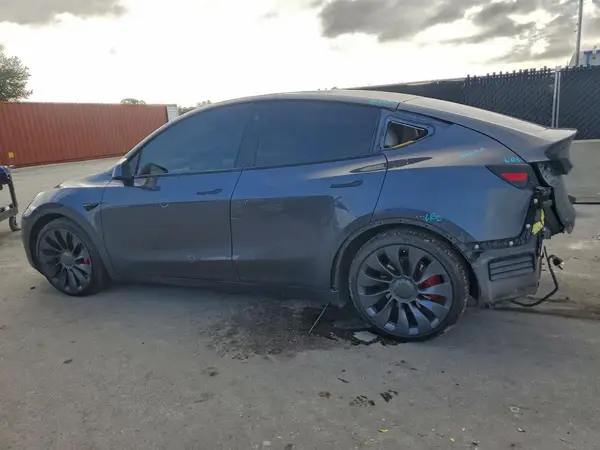 7SAYGDEFXNF397330 2022 TESLA MODEL Y - Image 2