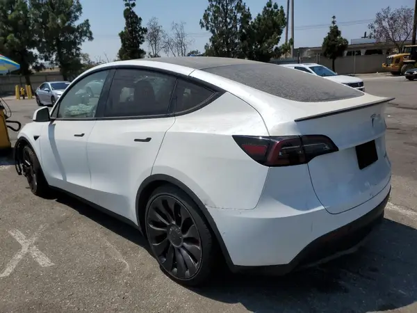 7SAYGDEFXNF446073 2022 TESLA MODEL Y - Image 2