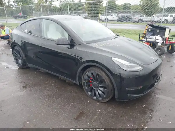 7SAYGDEFXNF467649 2022 TESLA MODEL Y - Image 1