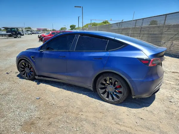 7SAYGDEFXNF484712 2022 TESLA MODEL Y - Image 2