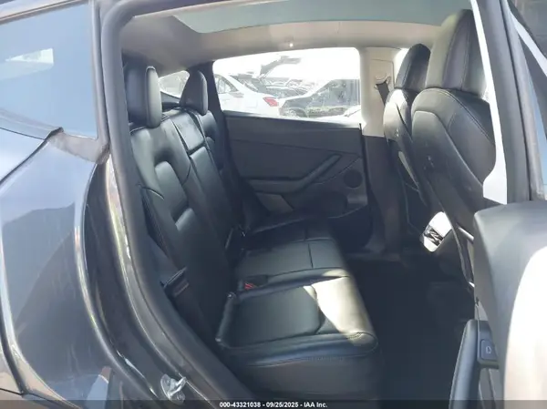 7SAYGDEFXNF488856 2022 TESLA MODEL Y - Image 8