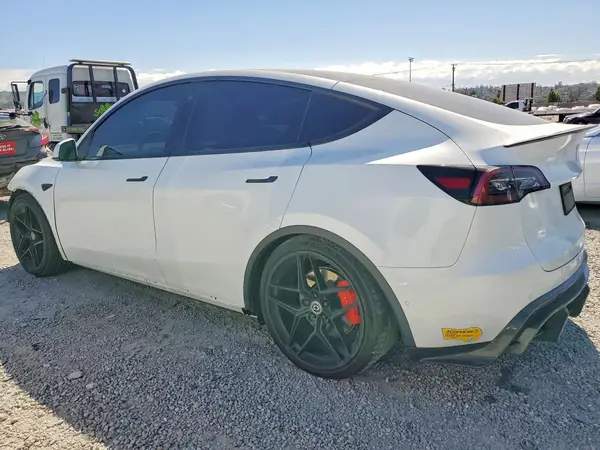 7SAYGDEFXNF489005 2022 TESLA MODEL Y - Image 2
