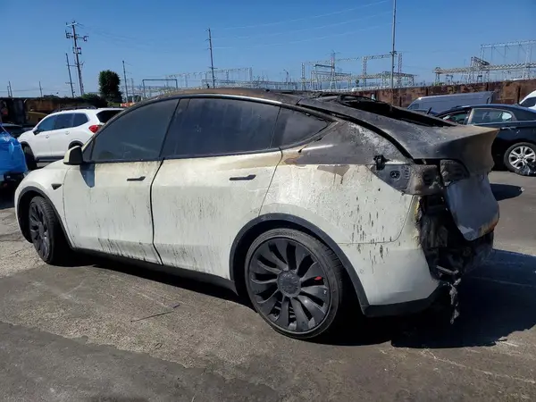7SAYGDEFXNF531138 2022 TESLA MODEL Y - Image 2