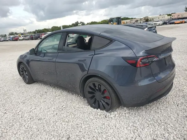 7SAYGDEFXPF584635 2023 TESLA MODEL Y - Image 2