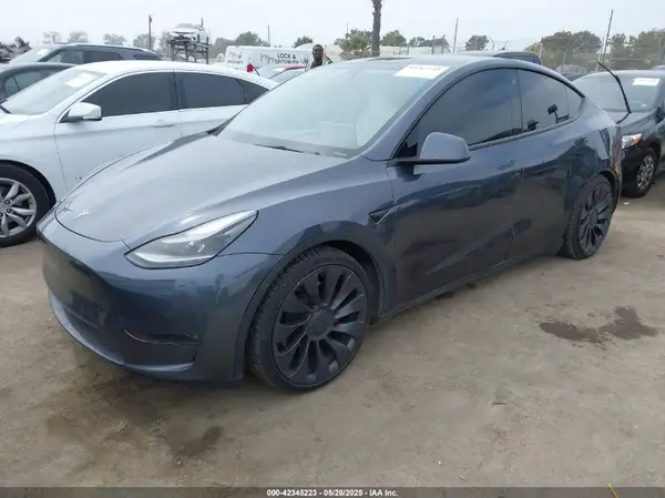 7SAYGDEFXPF585588 2023 TESLA MODEL Y - Image 2