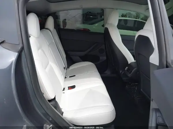 7SAYGDEFXPF585588 2023 TESLA MODEL Y - Image 8