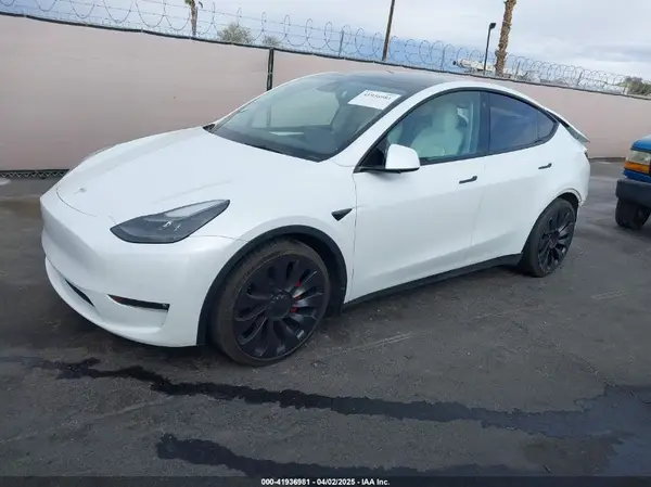 7SAYGDEFXPF589477 2023 TESLA MODEL Y - Image 2