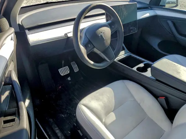 7SAYGDEFXPF663643 2023 TESLA MODEL Y - Image 8