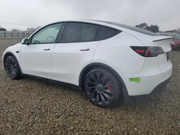 7SAYGDEFXPF700920 2023 TESLA MODEL Y - Image 2