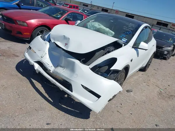 7SAYGDEFXPF701775 2023 TESLA MODEL Y - Image 2