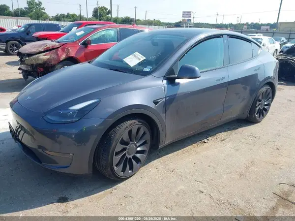 7SAYGDEFXPF711562 2023 TESLA MODEL Y - Image 2