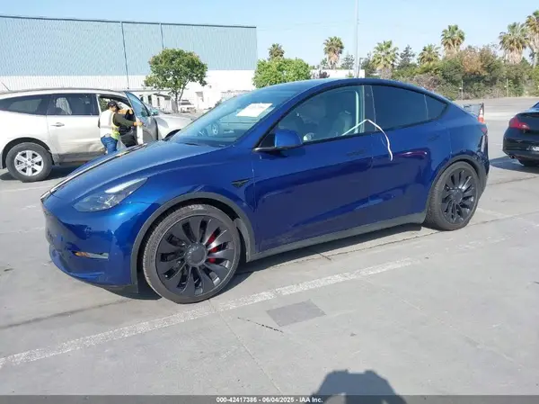 7SAYGDEFXPF712033 2023 TESLA MODEL Y - Image 2