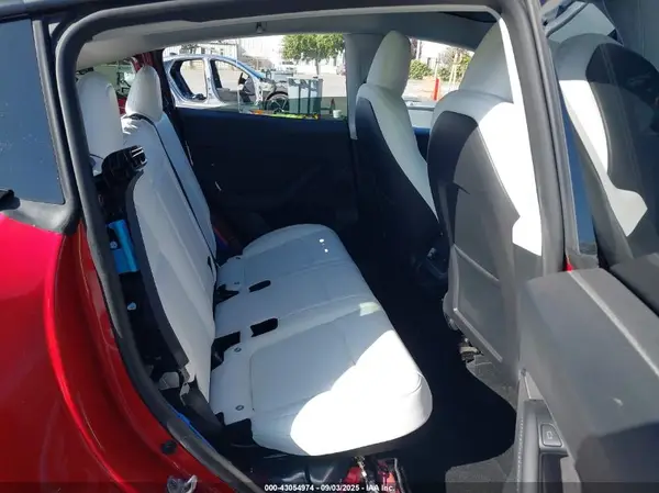 7SAYGDEFXPF740009 2023 TESLA MODEL Y - Image 8