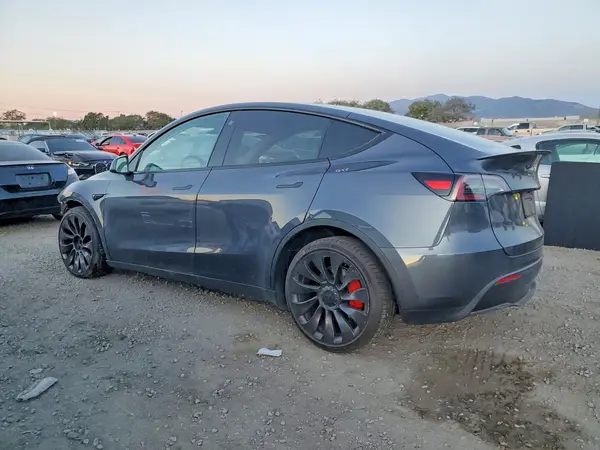 7SAYGDEFXPF743539 2023 TESLA MODEL Y - Image 2